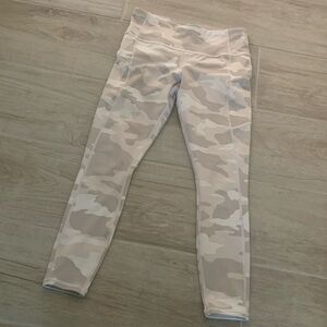 NWOT!! Athleta Camo Contender 7/8 Tight
